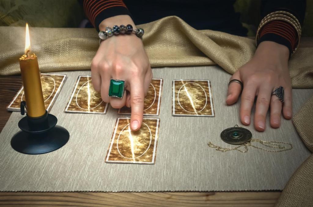 Hogyan &eacute;rtelmezz&uuml;k a Tarot lapjait?