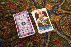 Az Egyens&uacute;ly tarot k&aacute;rtya