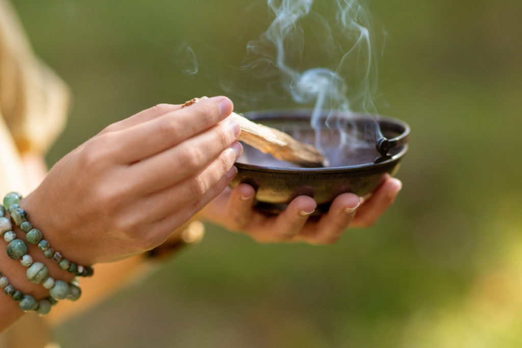 Palo Santo, Szent Fa f&uuml;st&ouml;lő