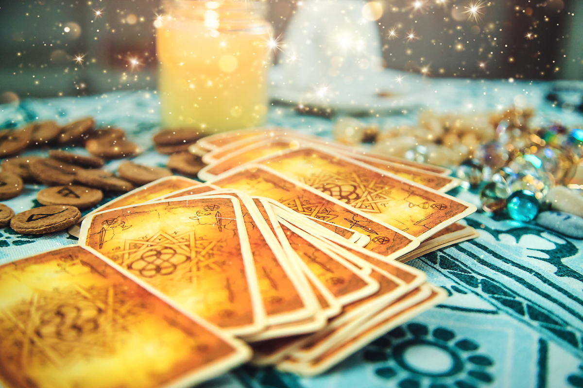Tarot j&oacute;sl&aacute;s 2025 V&iacute;z&ouml;ntő